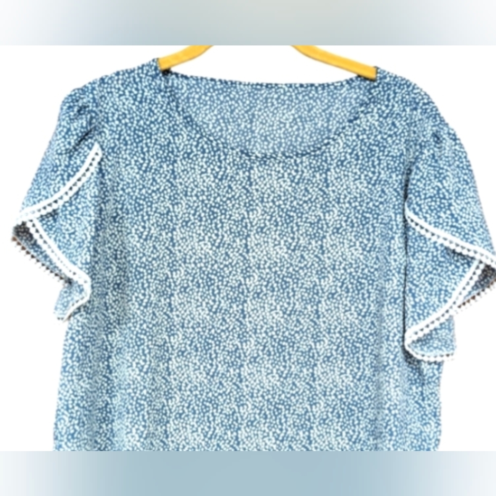 Blouse. Short sleeve. Adorable sleeve detail. - Picture 2 of 5